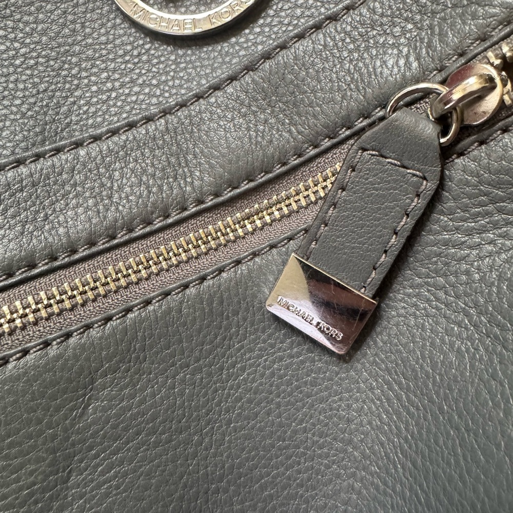 Michael Kors Gray Layton Hobo Bag with Slouchy Design - Picture 3 of 7